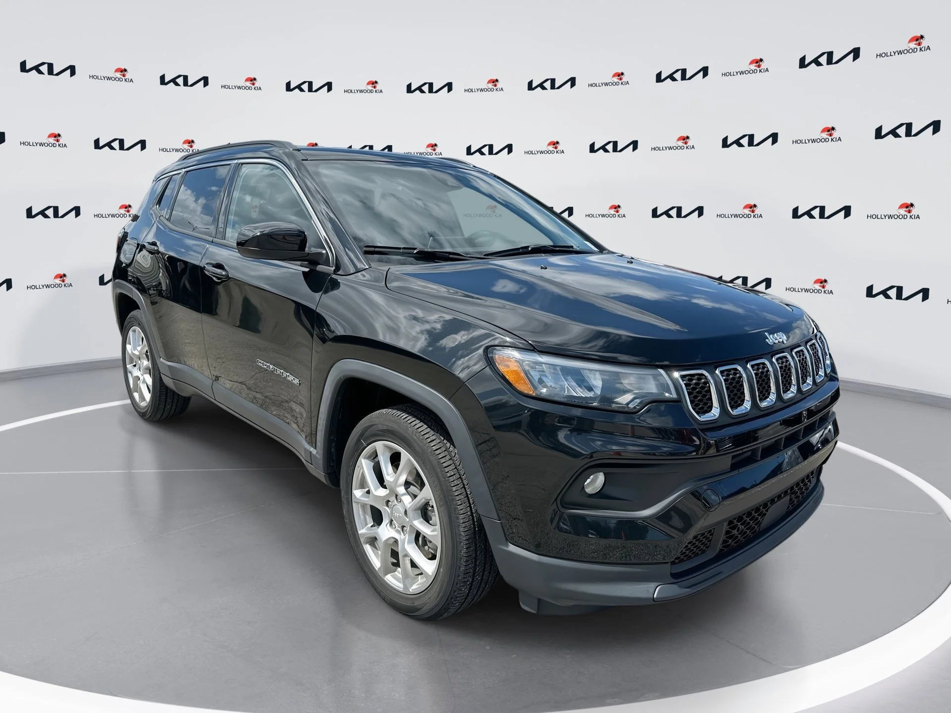 2023 Jeep Compass Latitude Lux 4X4's photo