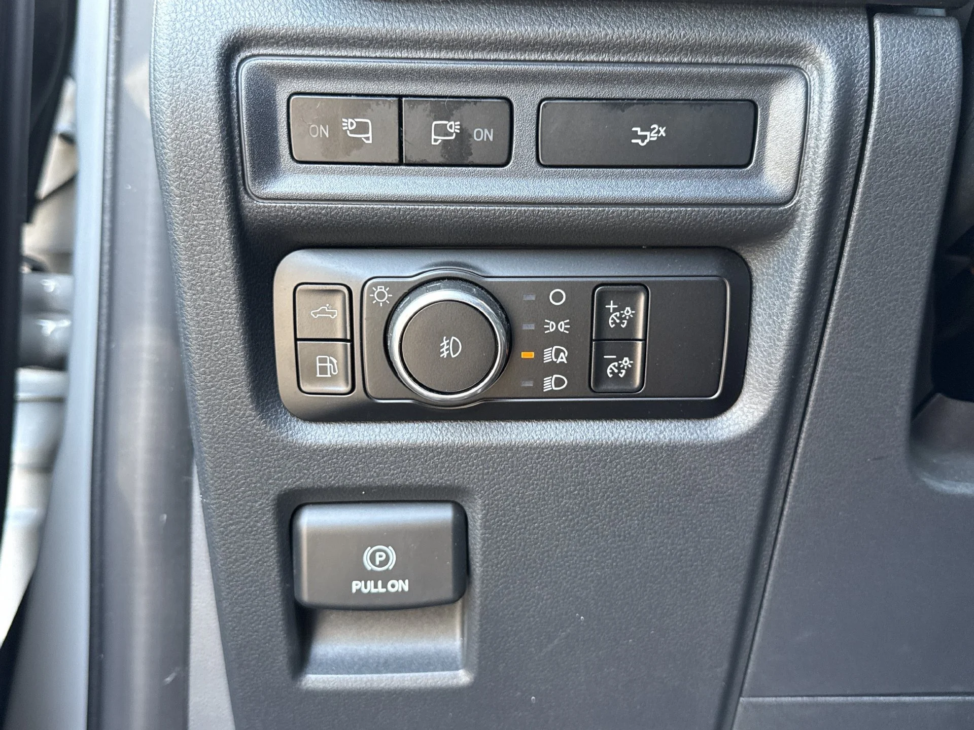 Certified Used 2024 Avalanche Ford XLT image 9