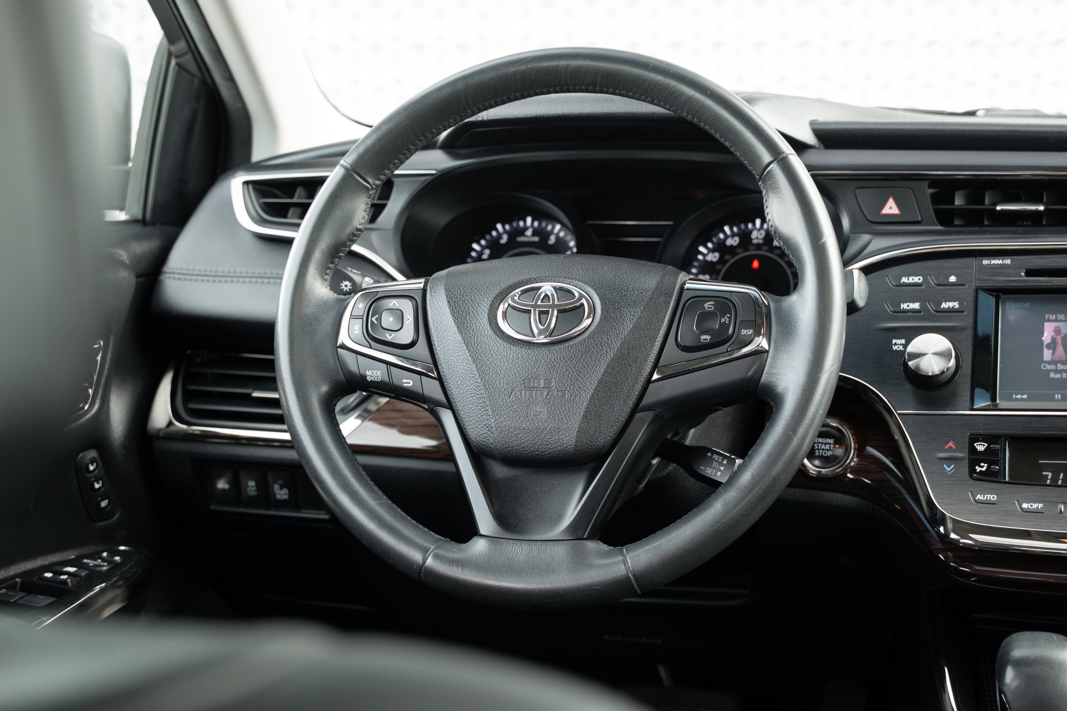 Used 2015 Magnetic Gray Metallic Toyota XLE Touring image 9