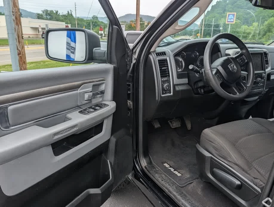 Used 2020 Diamond Black Crystal Pearlcoat Ram Warlock image 9