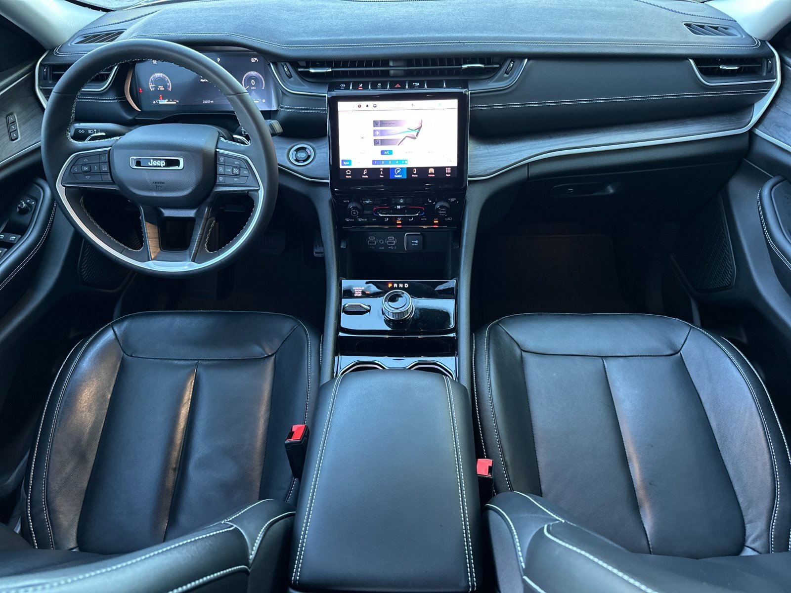 Used 2023 Diamond Black Crystal Pearlcoat Jeep Limited image 13