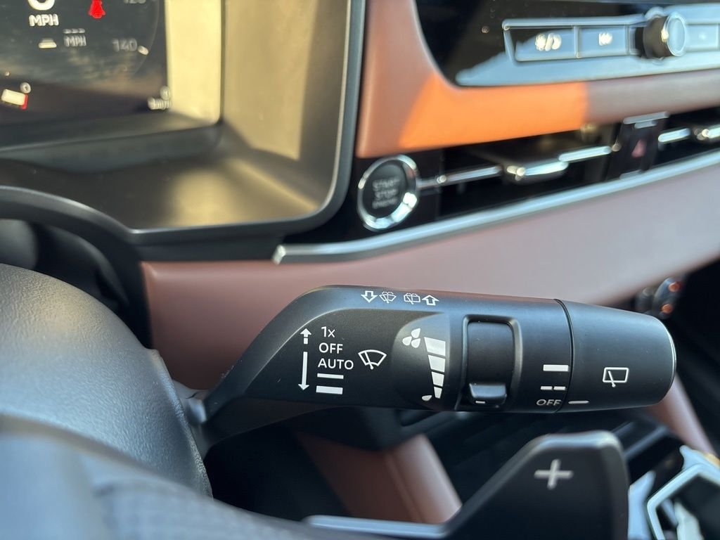 Used 2025  Mitsubishi SEL image 34