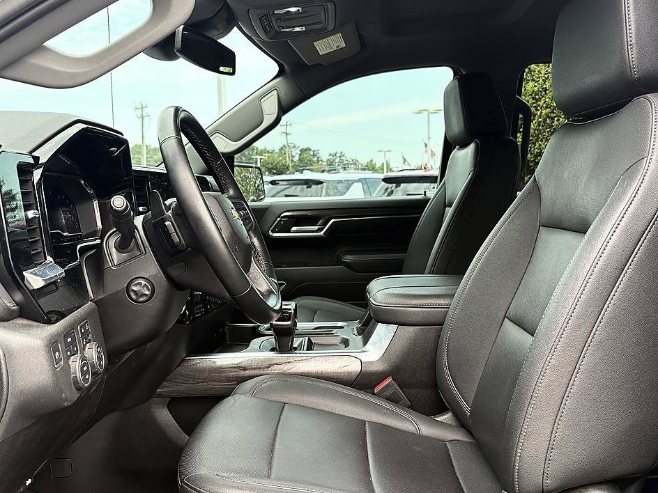 Used 2024 Iridescent Pearl Tricoat Chevrolet LTZ image 11