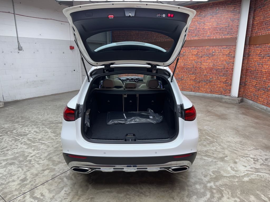 New 2026 White Mercedes-Benz GLC 300 image 25