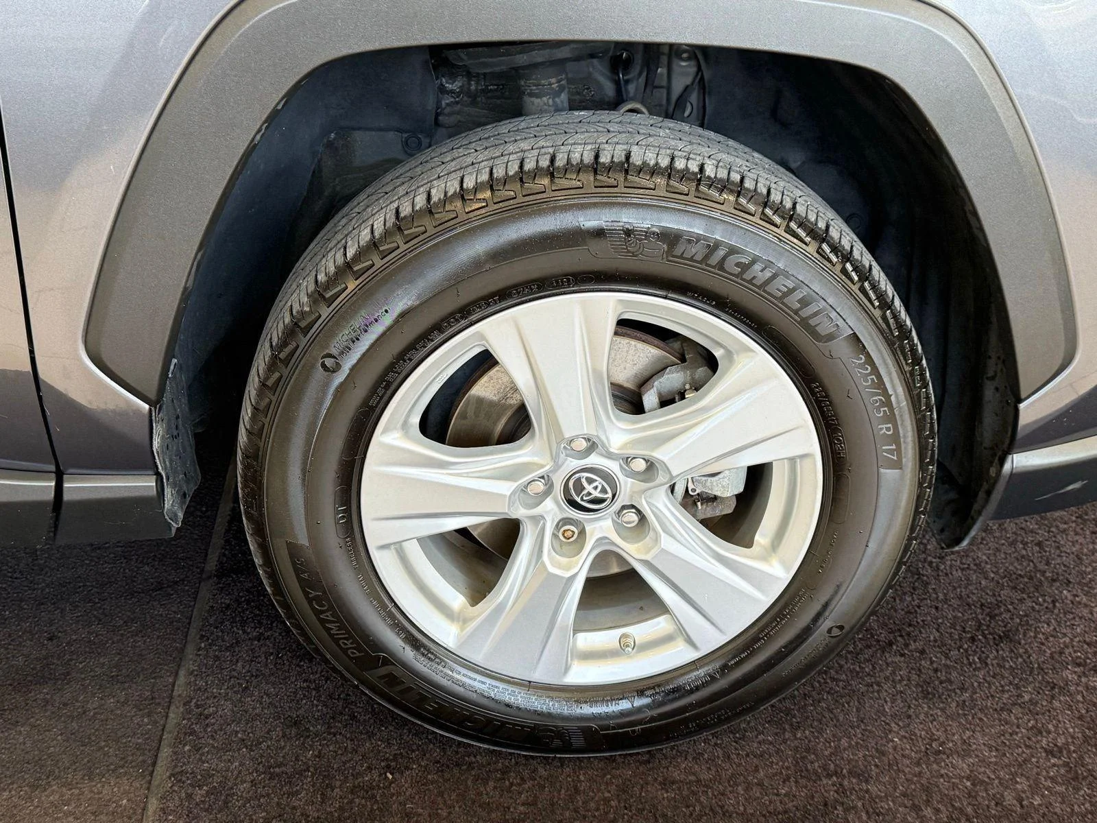 Used 2019 Magnetic Gray Metallic Toyota XLE image 28