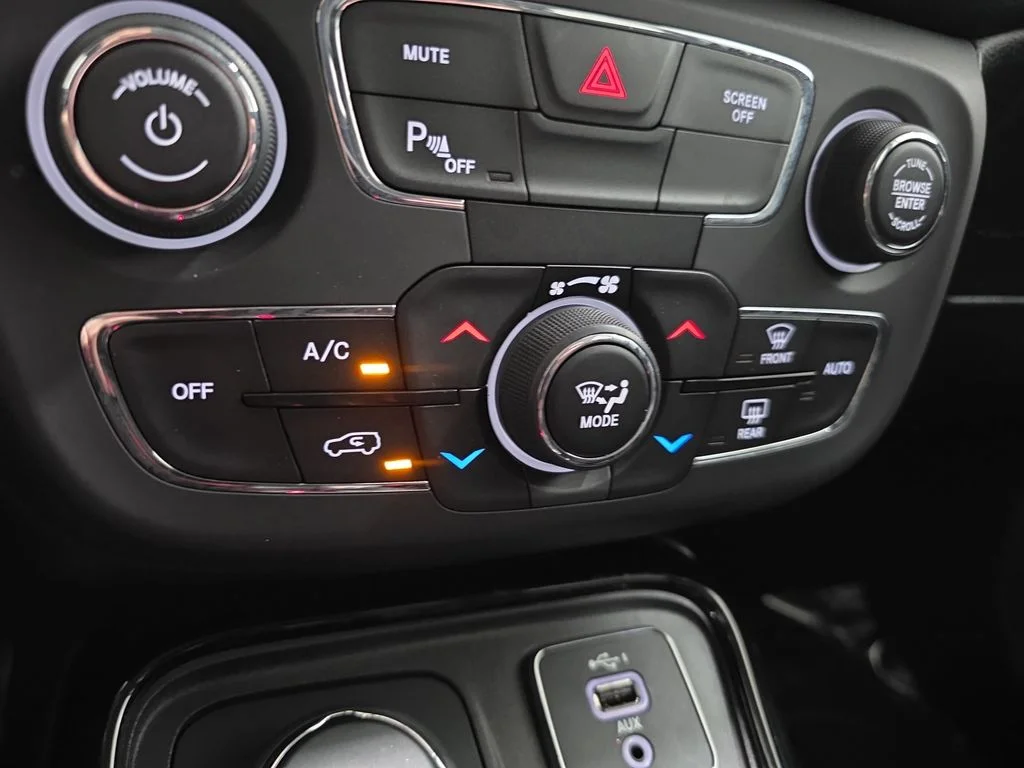Used 2019 White Clearcoat Jeep Latitude image 22