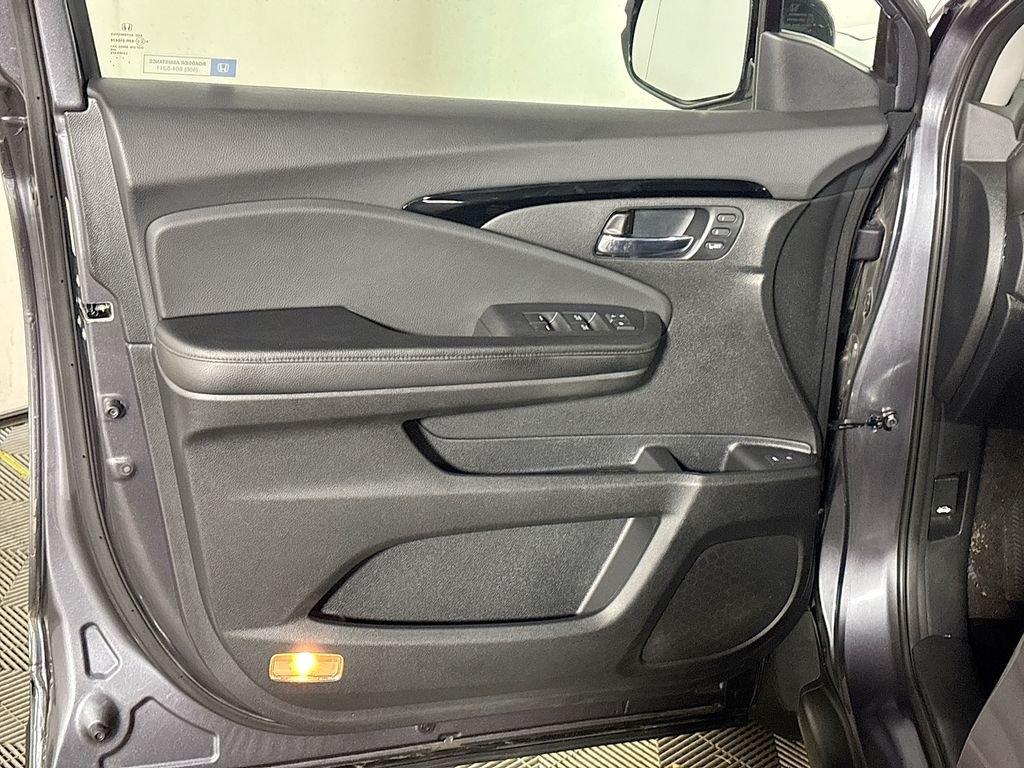 Used 2016 Gray Honda Touring image 10