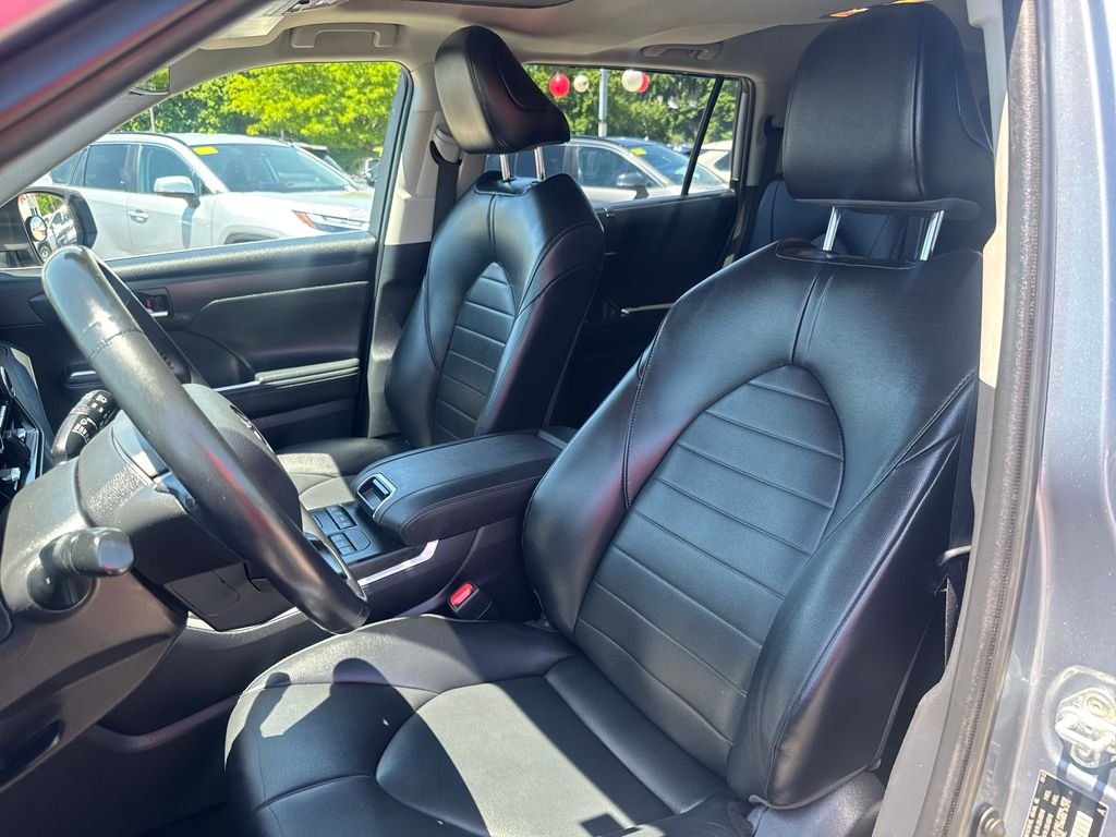 Used 2022 Gray Toyota XLE image 17