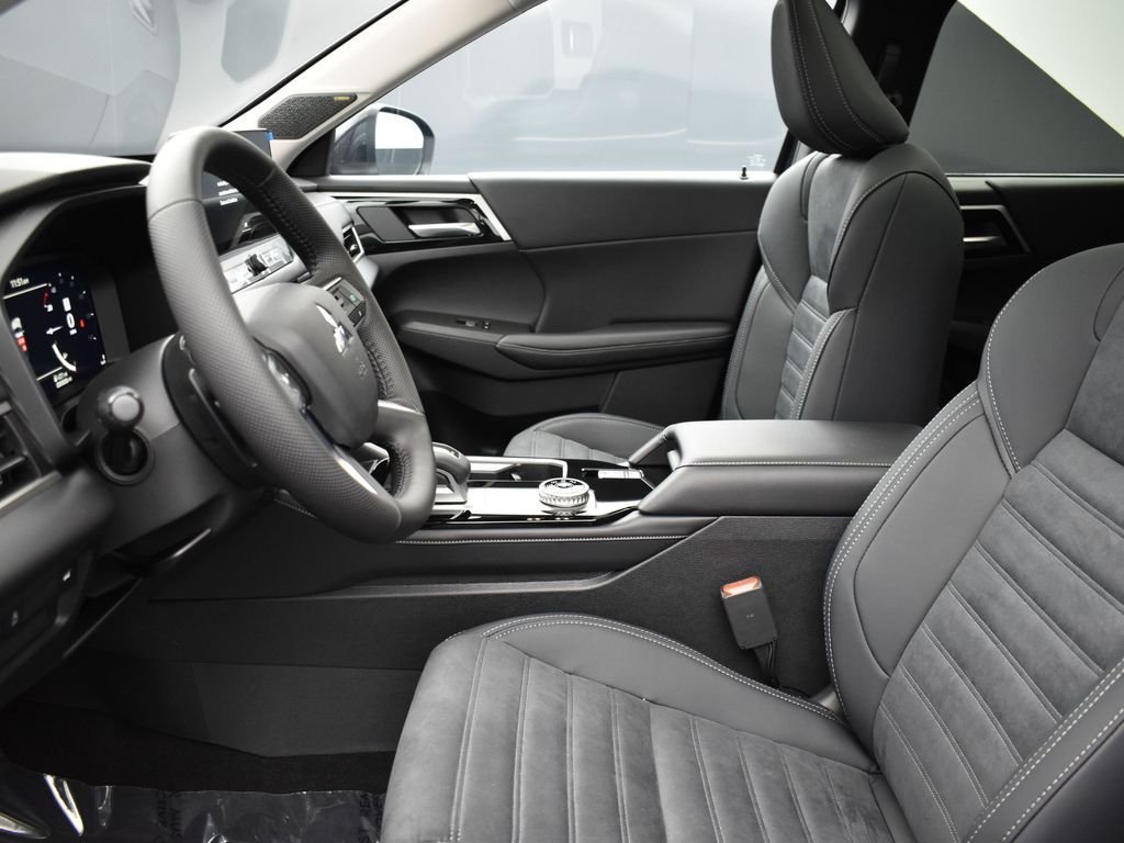 New 2026 Black Mitsubishi SE image 11