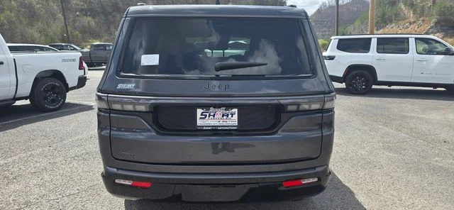 New 2026 Baltic-Gray Metallic Clear-Coat Exterior Paint Jeep Limited Reserve image 8