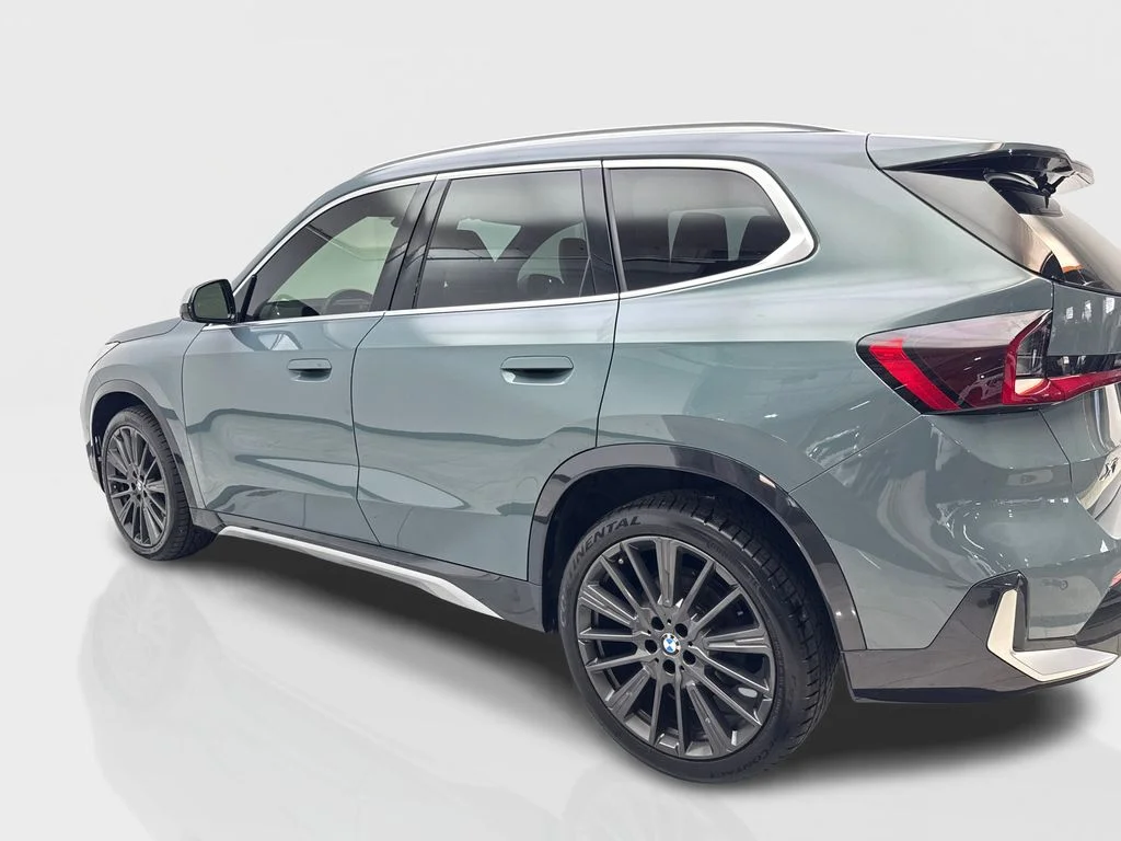 Used 2023 Green BMW xDrive28i image 14