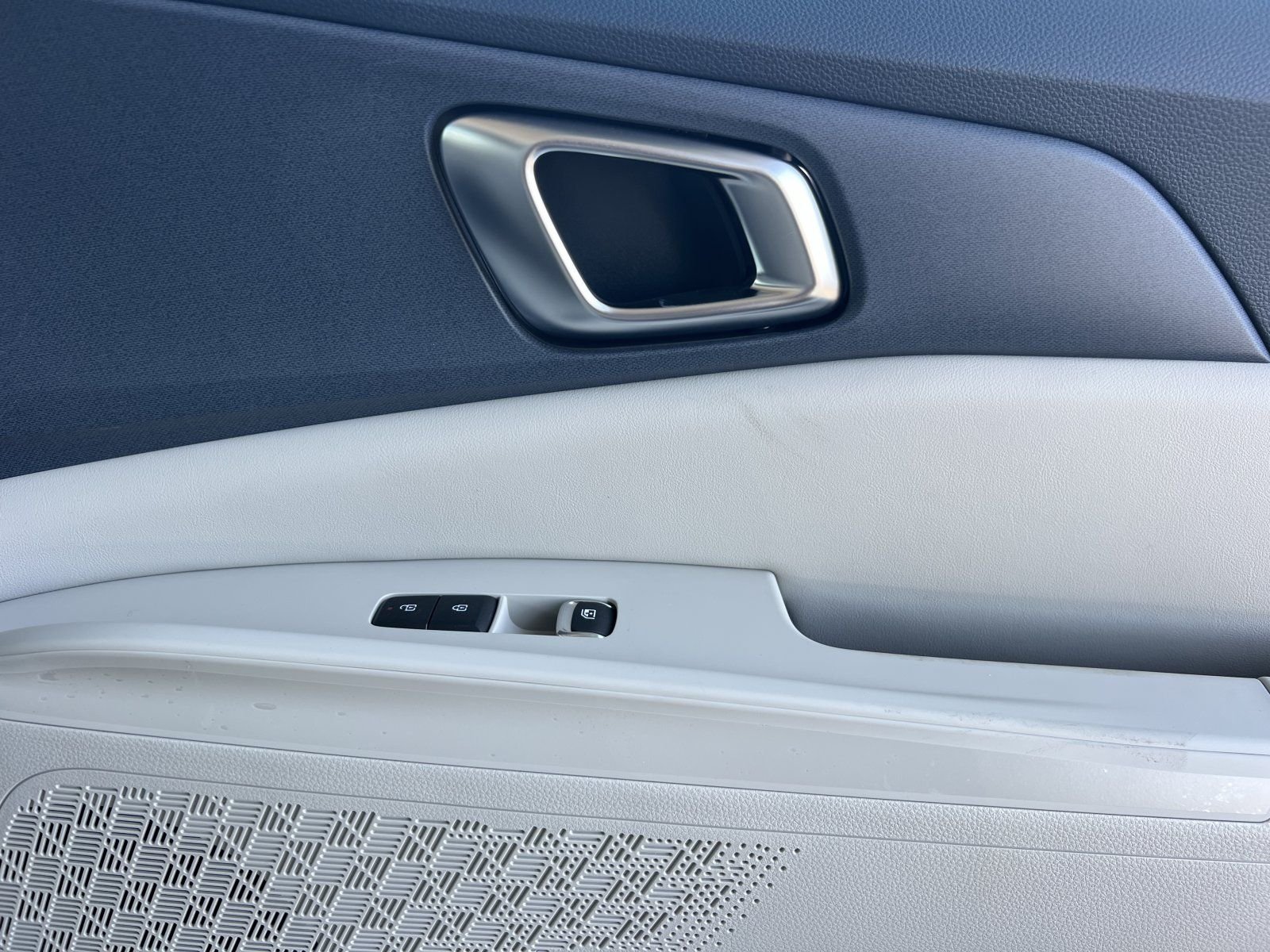 New 2026 Ivory Silver Kia EX image 19