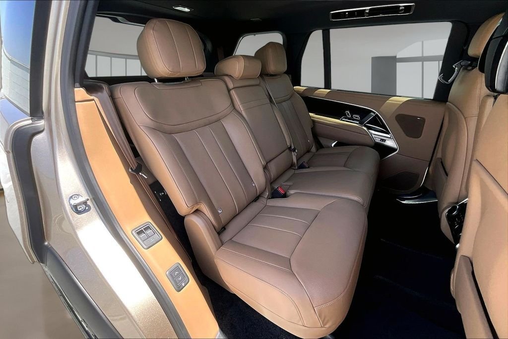 New 2026 SUNSET GOLD GLO Land Rover SE image 10