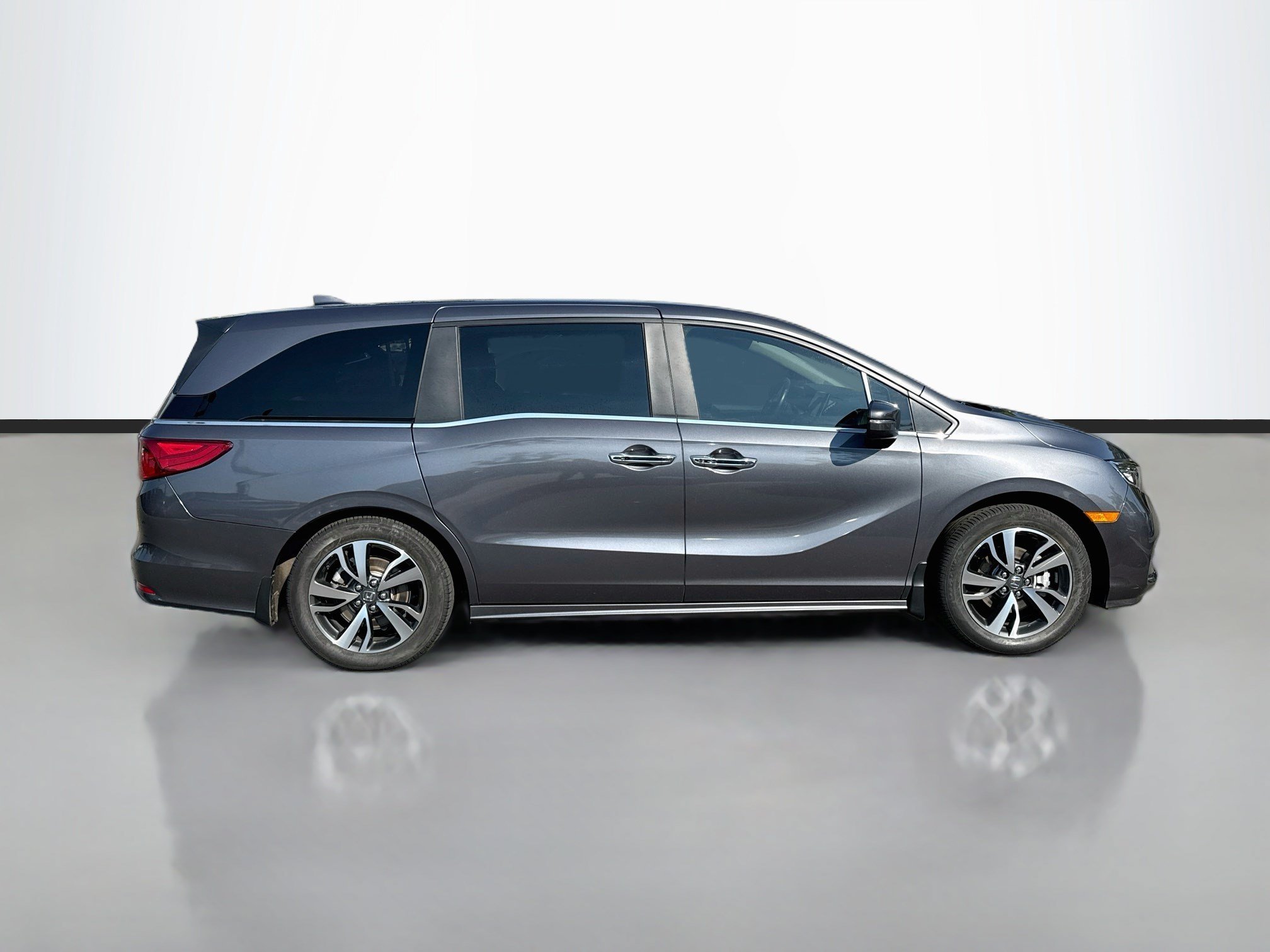 Used 2024 Modern Steel Metallic Honda Touring image 8