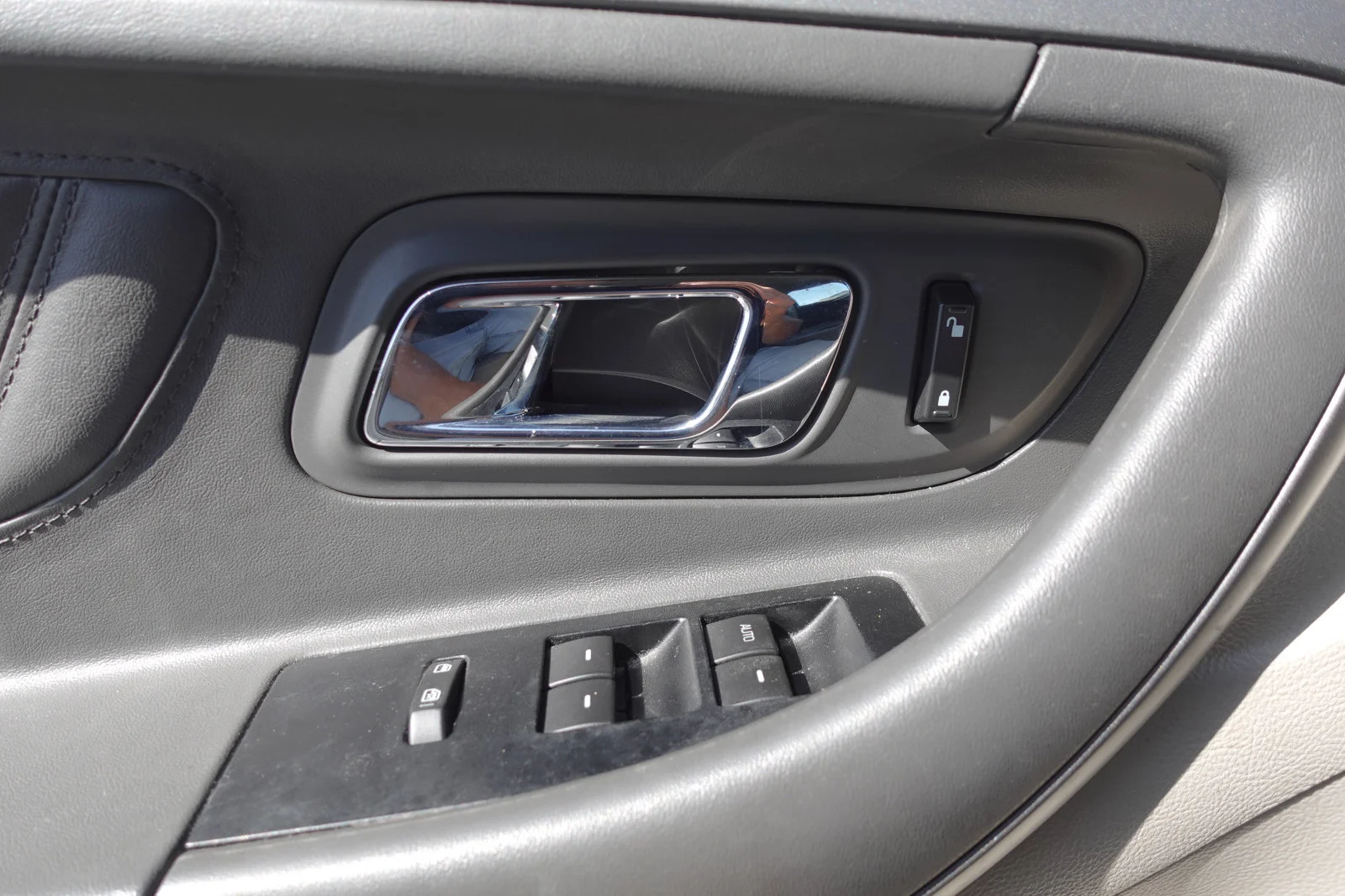 Used 2012 White Suede Ford SEL image 15