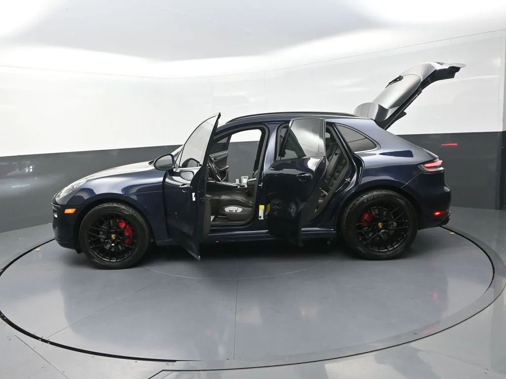 Used 2021  Porsche GTS image 32