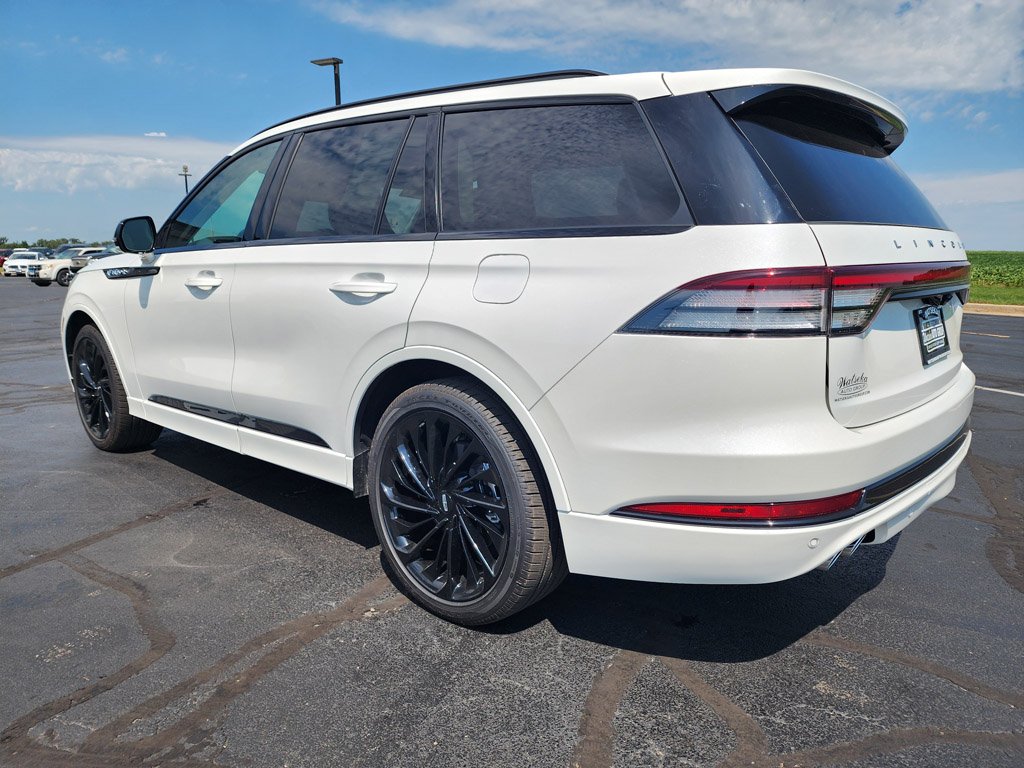 Used 2026 Pristine White Metallic Tri-Coat Lincoln Reserve image 7