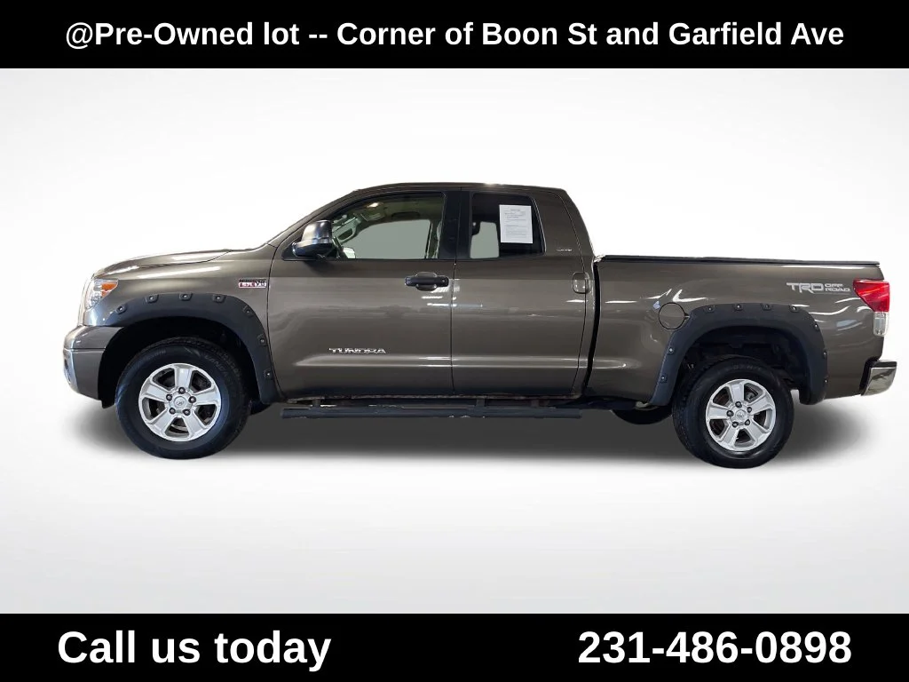 Used 2011  Toyota Grade image 2
