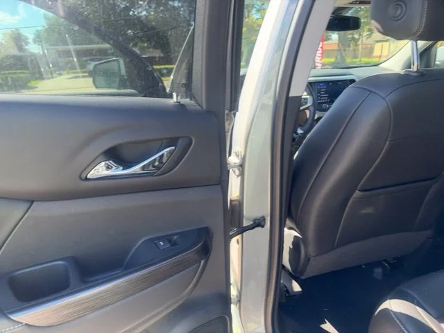 Used 2023 Silver GMC SLT image 25