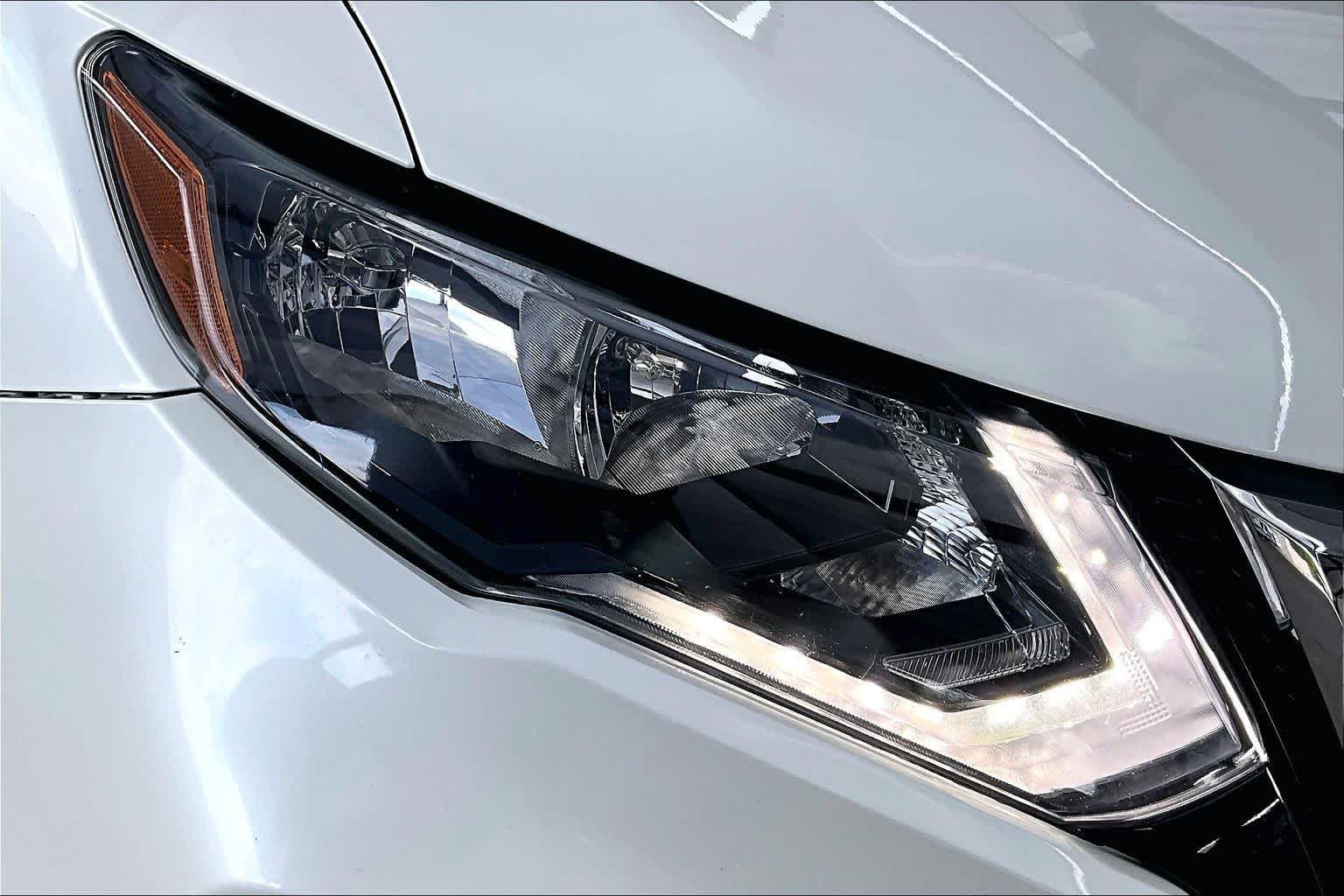 Certified Used 2020 Pearl White Tricoat Nissan SV image 27