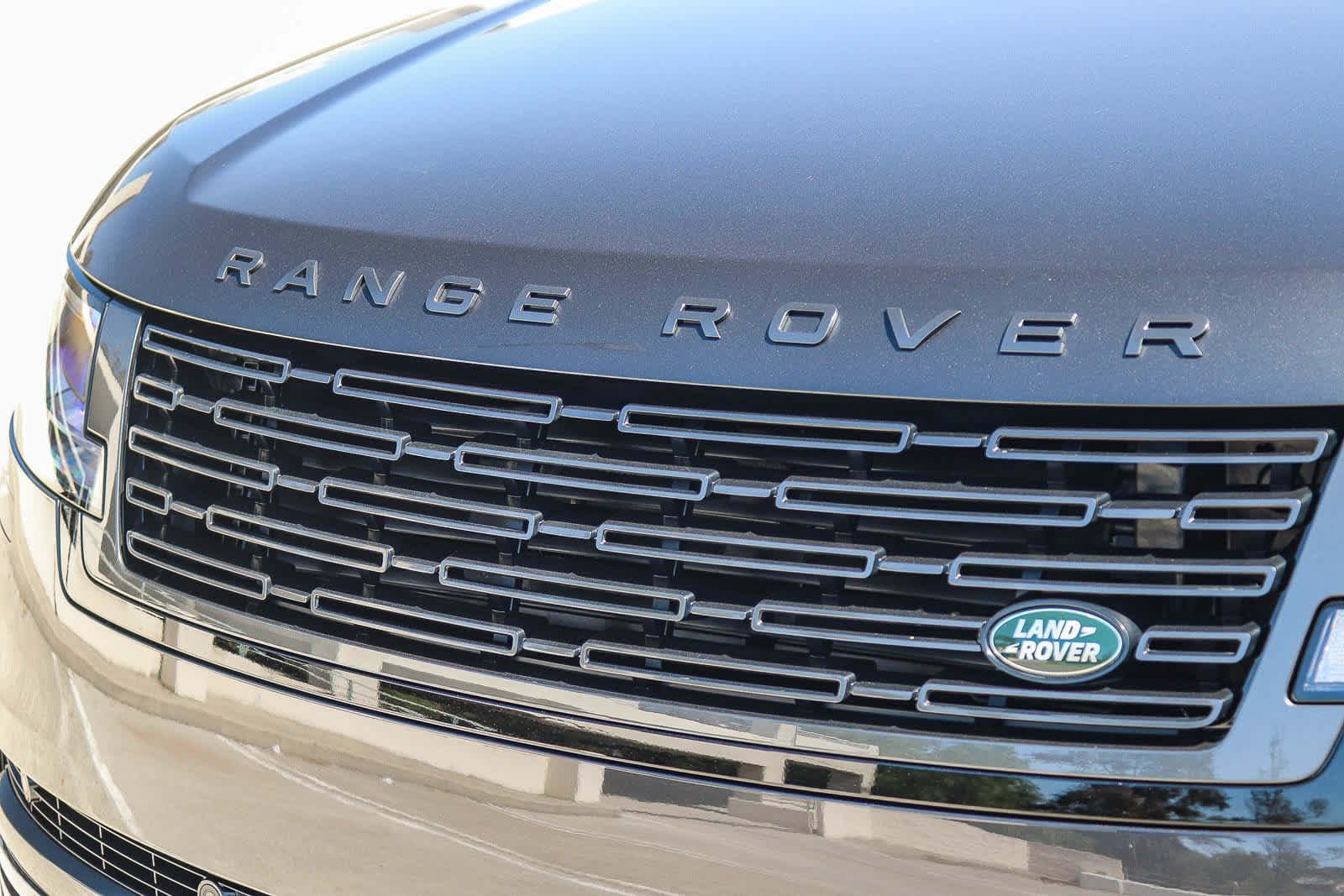 New 2026 Carpathian Grey Land Rover SE image 9