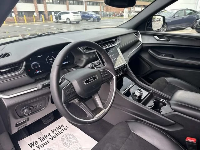 Used 2024 Gray Jeep Altitude image 43