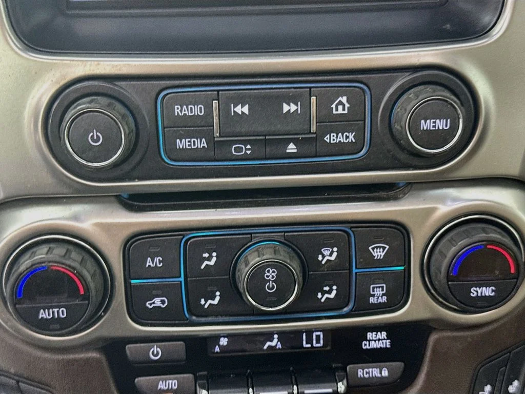 Used 2018 Iridescent Pearl Tricoat Chevrolet LT image 19