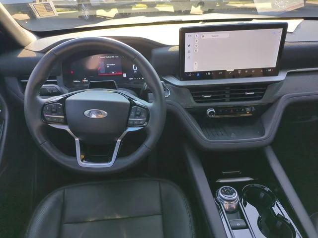 Used 2025 White Ford Platinum image 31