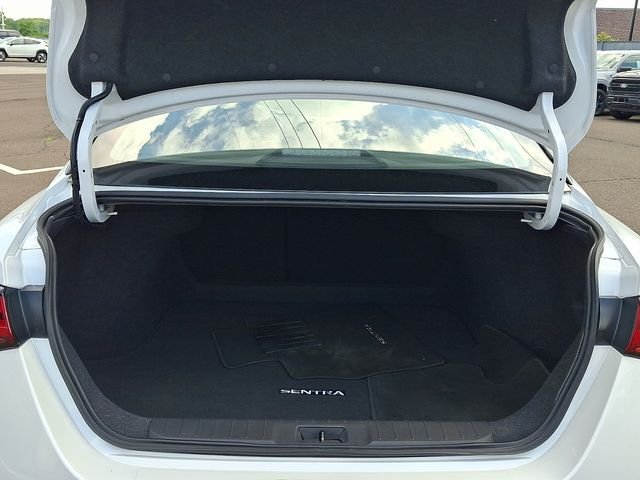 Used 2025 White Nissan SR image 27
