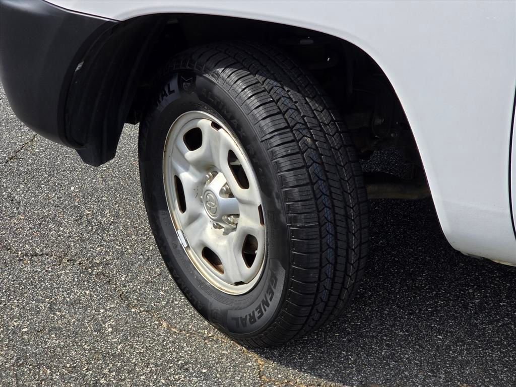 Used 2007 White Toyota  image 27