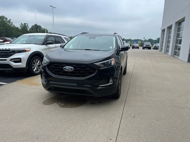 Used 2022 Black Metallic Ford SEL image 3