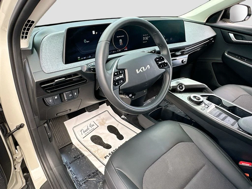 Certified Used 2024  Kia Light image 9