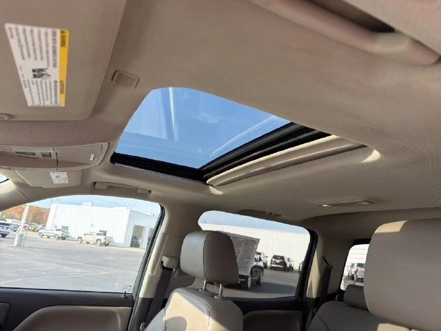 Used 2018 WHITE FROST TRICOAT GMC SLT image 23