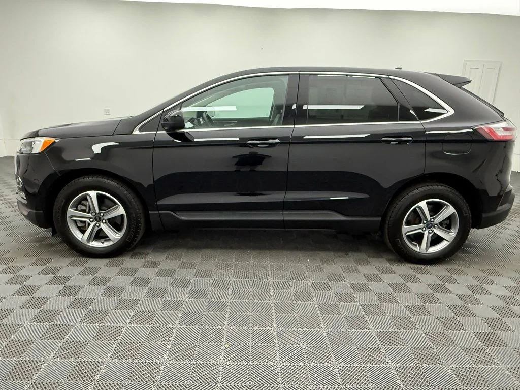 Used 2024 Black Ford SEL image 13
