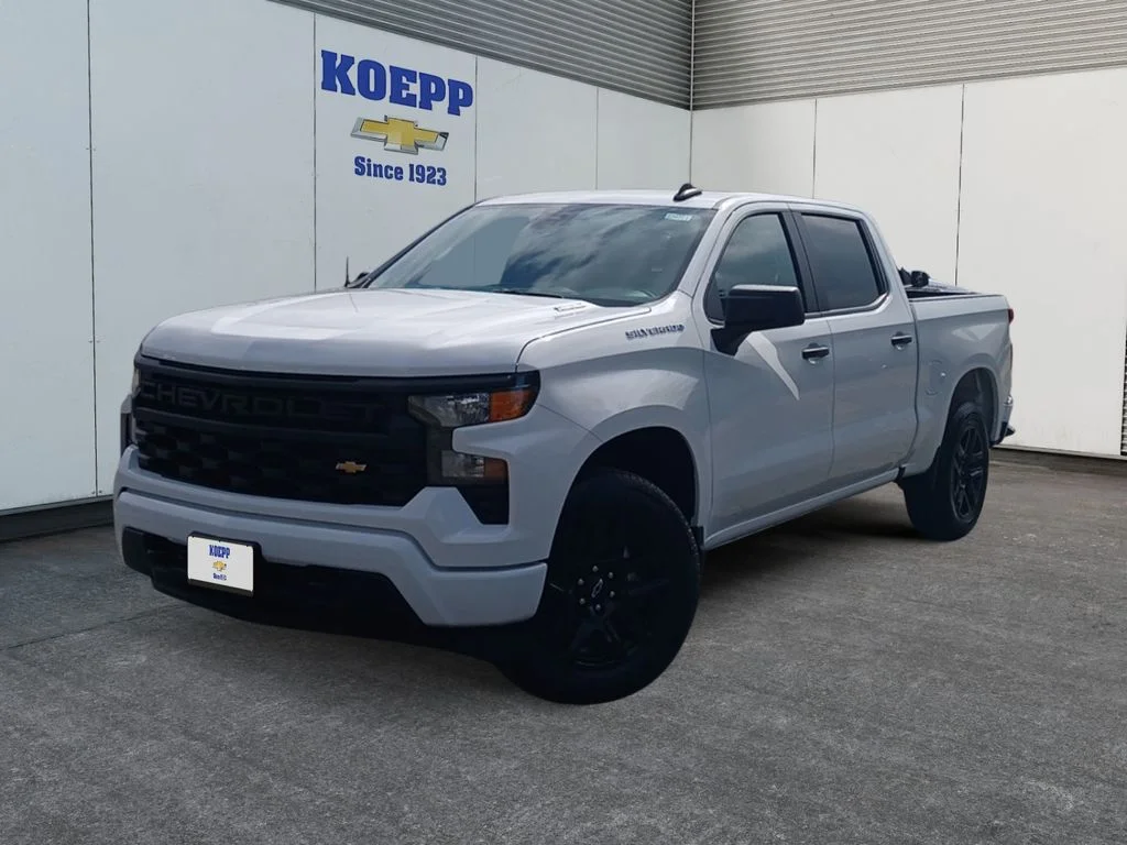 New 2026 Summit White Chevrolet Custom image 1