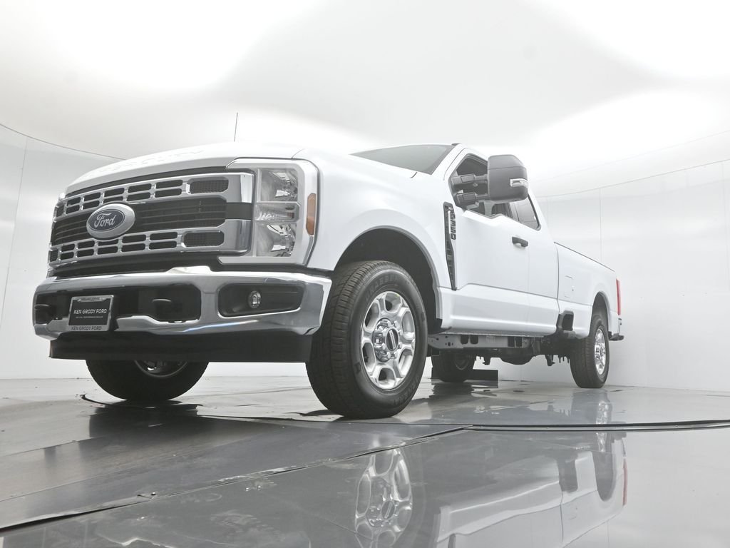 New 2026 Oxford White Ford XLT image 41