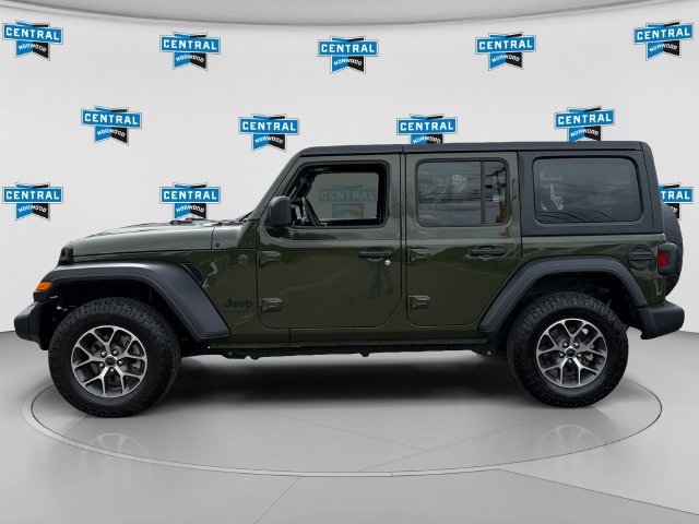 Used 2024 Green Jeep Sport S image 3
