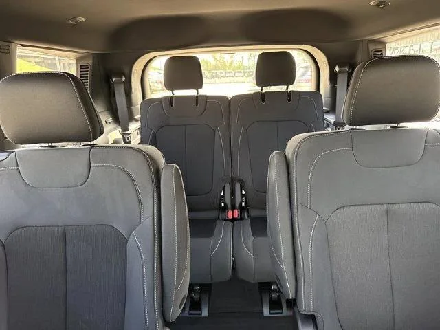 New 2026 Bright White Clear-Coat Exterior Paint Jeep Laredo X image 18