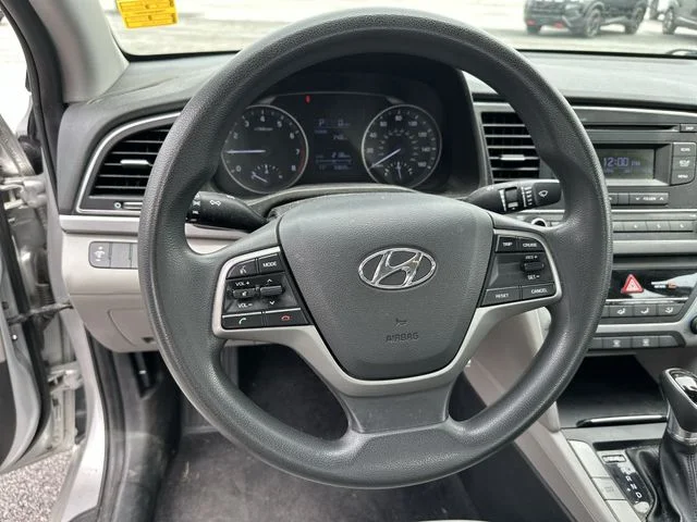 Used 2018 Silver Hyundai SE image 13