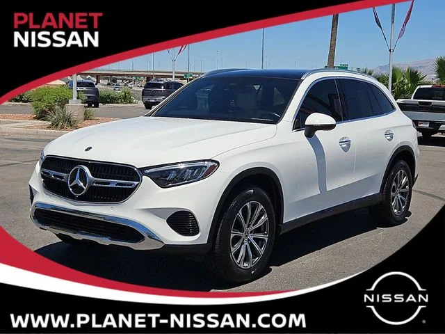 Used 2024  Mercedes-Benz GLC 300 image 1