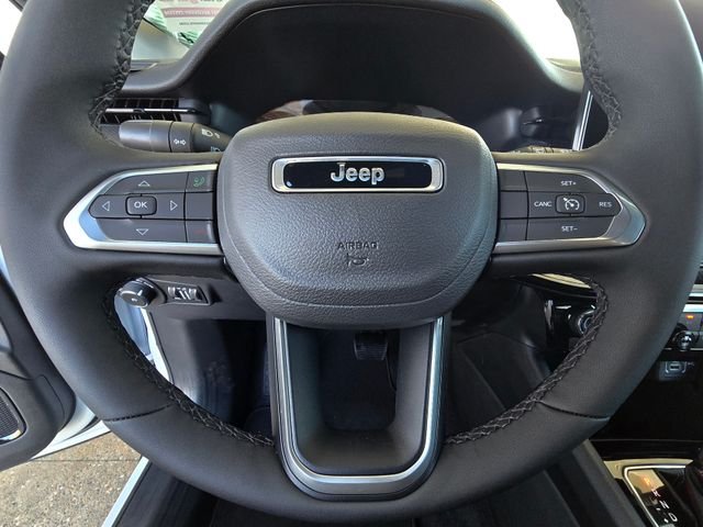 New 2026 Bright White Clearcoat Jeep Latitude image 13
