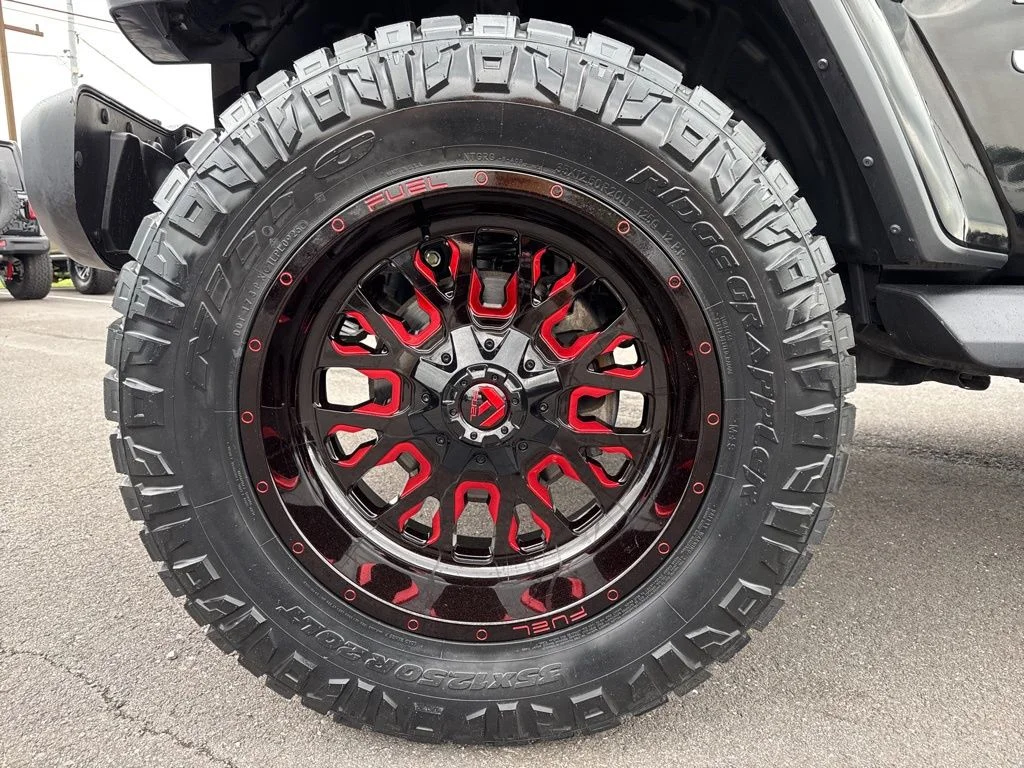 Used 2020 Black Jeep Unlimited Sahara image 13
