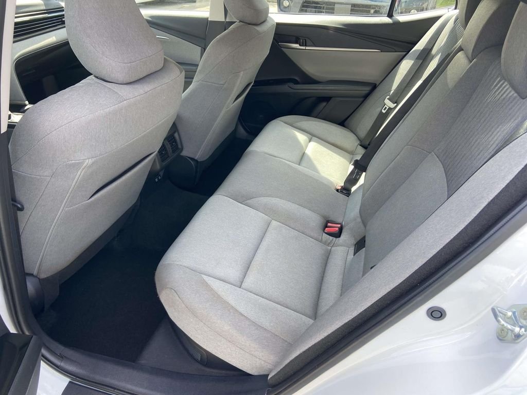 Used 2025 White Toyota LE image 19