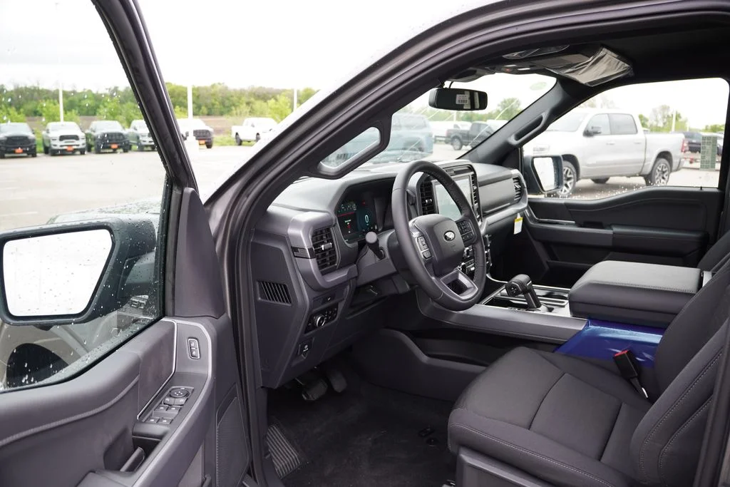 New 2026 Carbonized Gray Metallic Ford XLT image 11