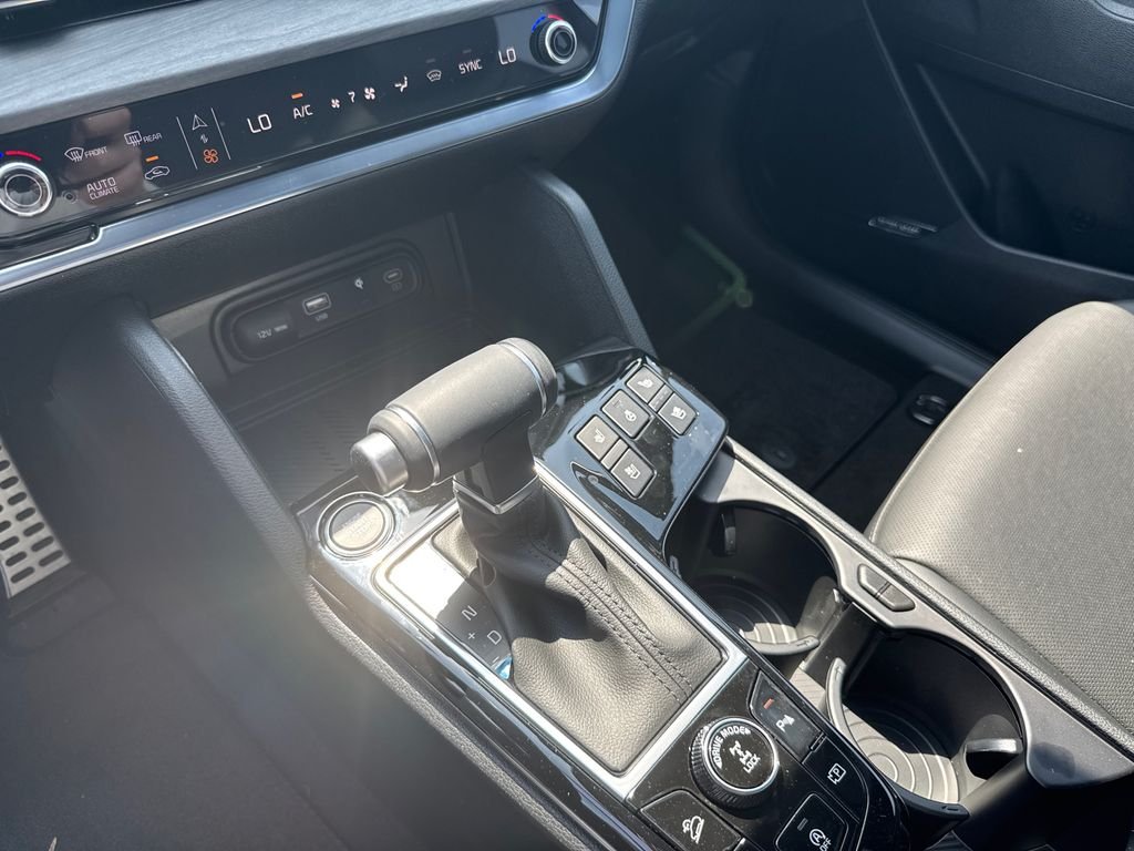 Used 2025 Black Kia X-Pro Prestige image 32