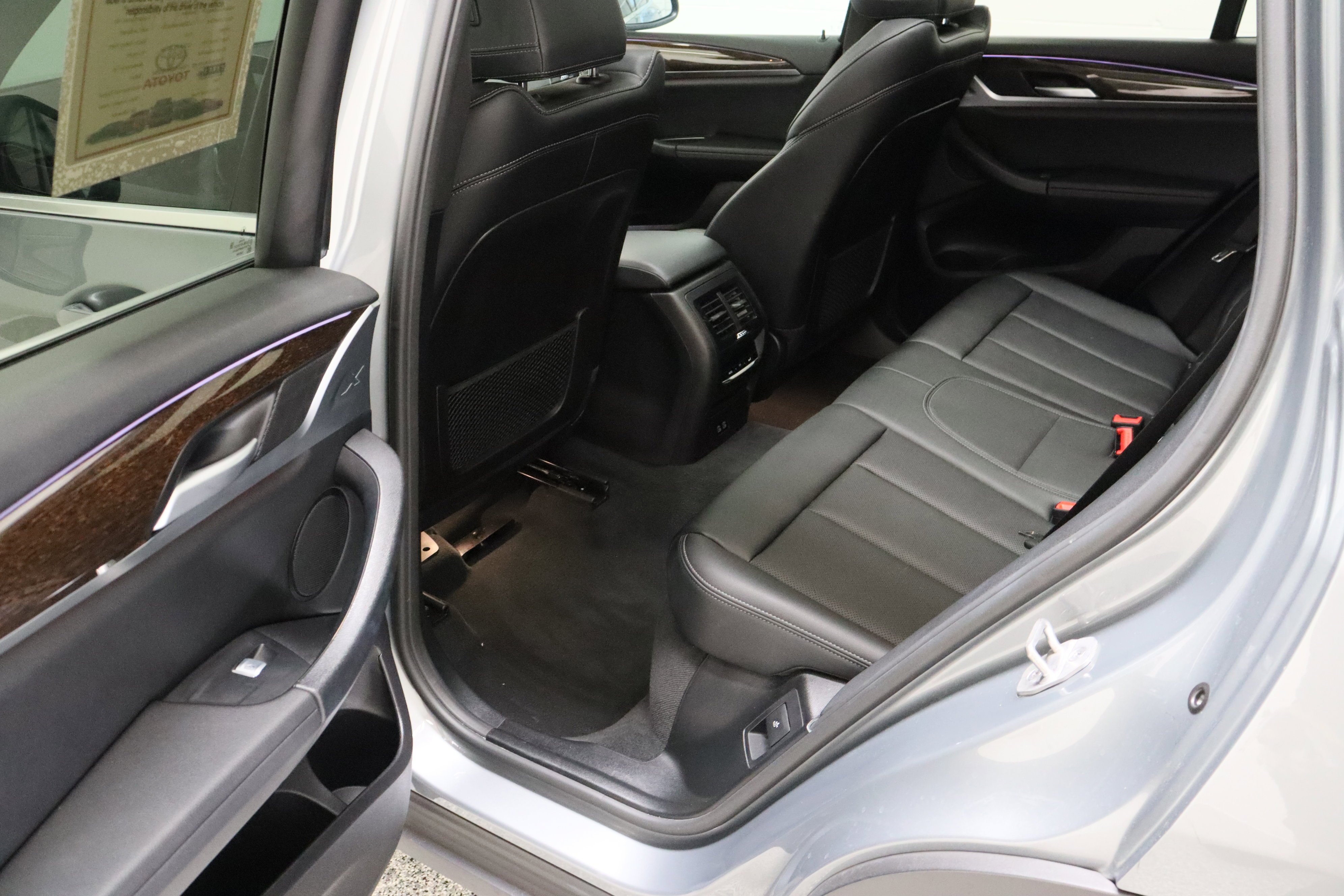Used 2024 Dark Graphite Metallic BMW sDrive30i 2.0T image 31