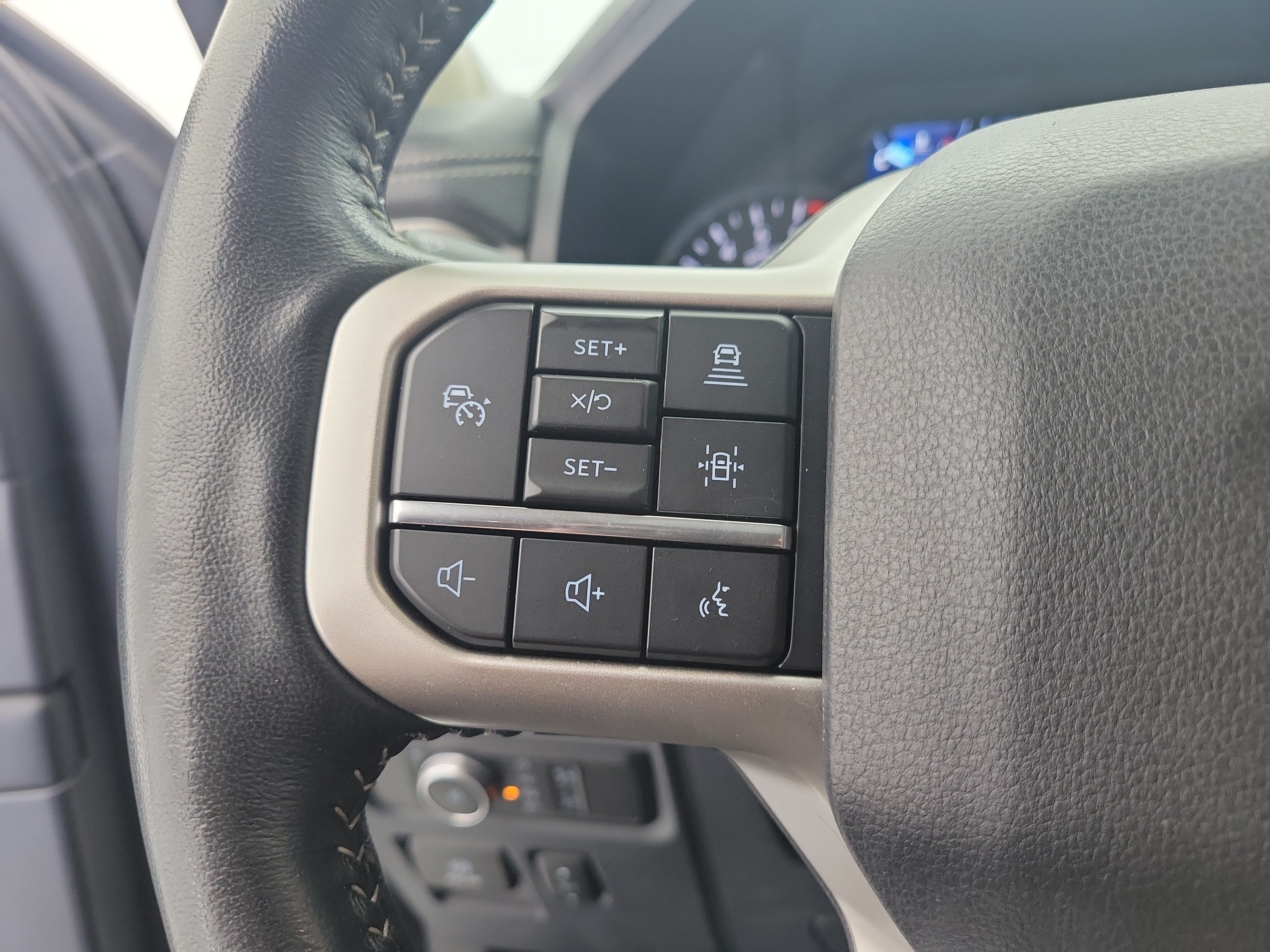 Used 2022 White Metallic Ford XLT image 24