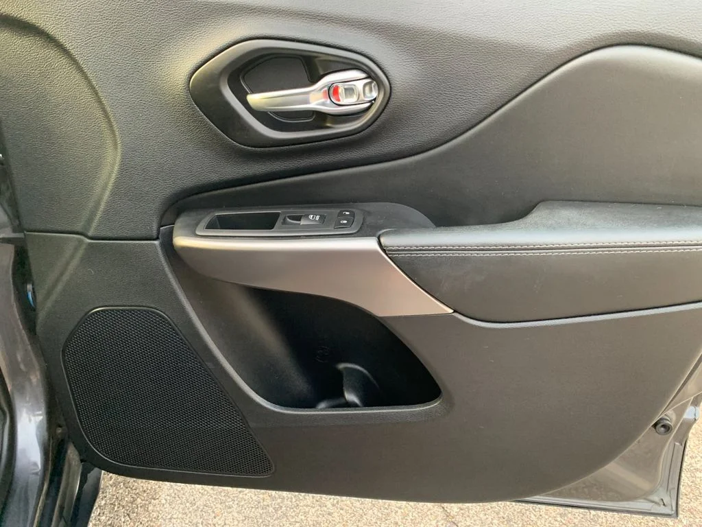 Used 2022 Gray Jeep Limited image 19