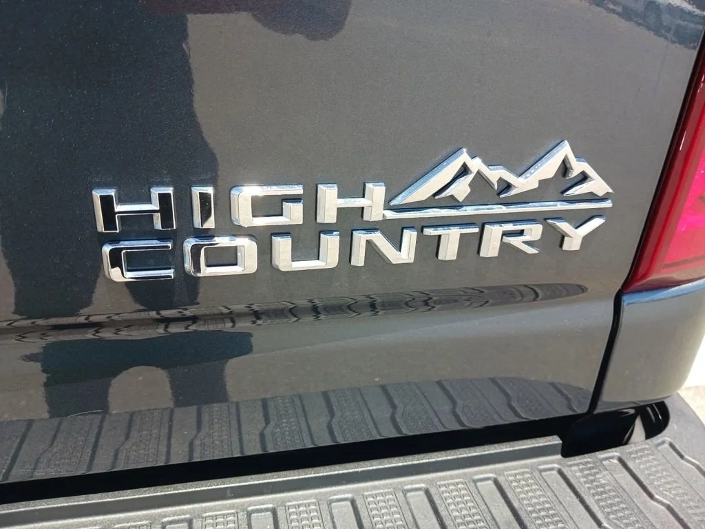 Used 2020 Shadow Gray Metallic Chevrolet High Country image 34
