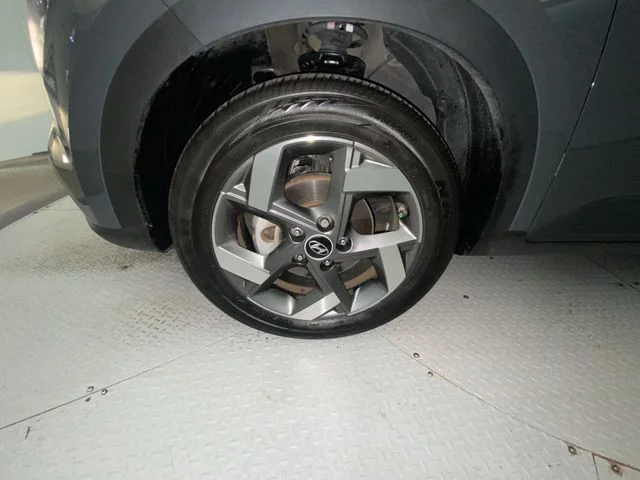 Used 2024 Gray Hyundai SEL image 10